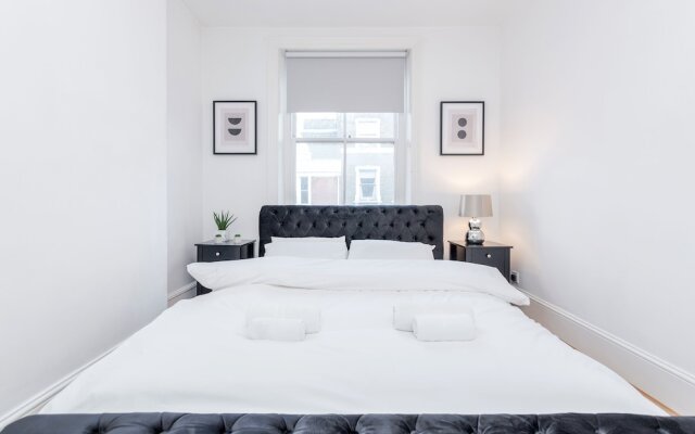 Deluxe 4 BR Oxford Circus Apartment with Terrace