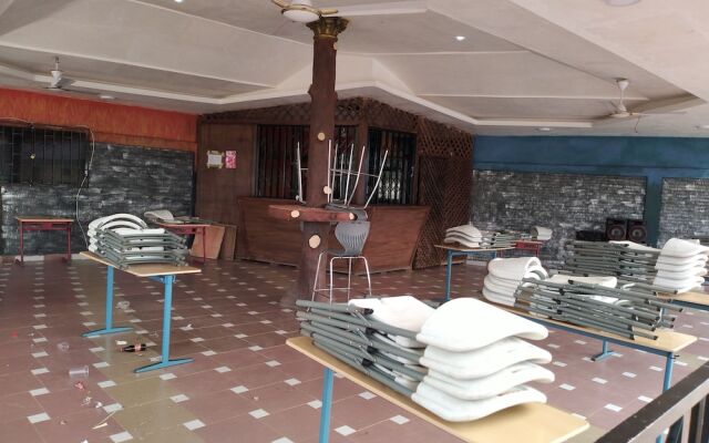 Mother's Royal Hotel