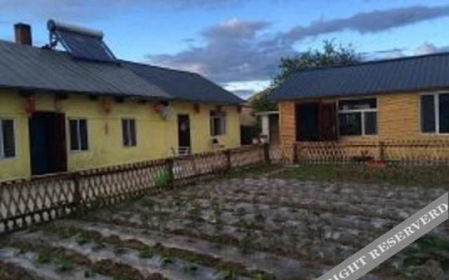 Arctic Village Snowman Chalet