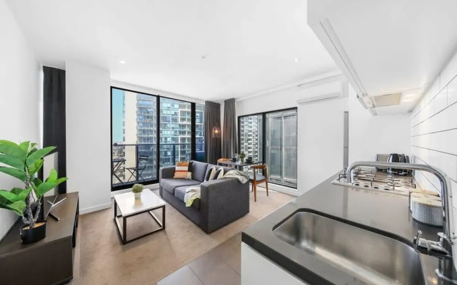 A Stylish 2BR Apt With City Views in Southbank – Guest Rooms – Melbourne