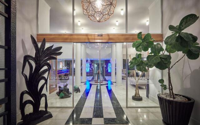 Avra City Boutique Hotel