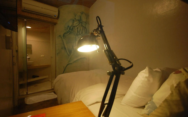 Orange Moon Inn