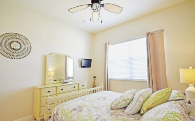 Reunion Retreat 3 Bedroom Home by RedAwning