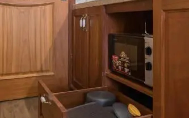 Woody House Boutique