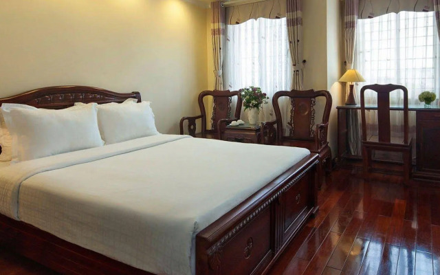 Lucky 3 Hotel & Travel