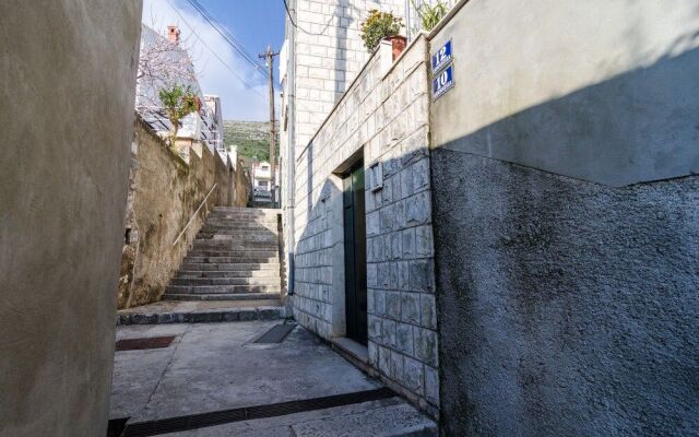 White Wave Guest House