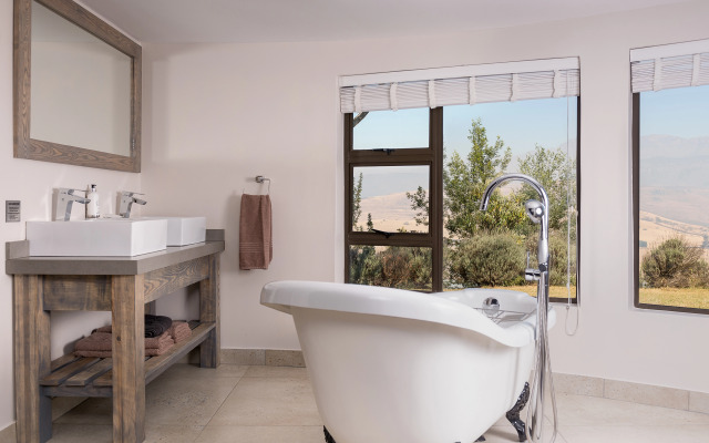 Cayley Mountain Resort