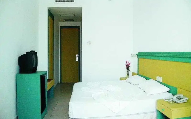 Park Side Hotel