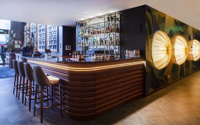 Wine & Books Porto Hotel
