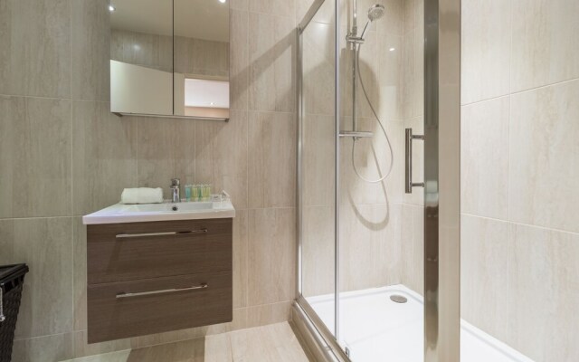 The Oscar Wilde Suite by 5STARSTAY