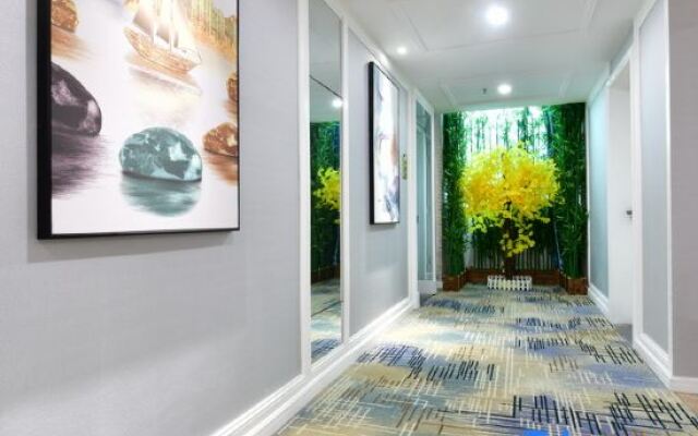 Junfu Hotel (Guangzhou Panyu Square Metro Station)