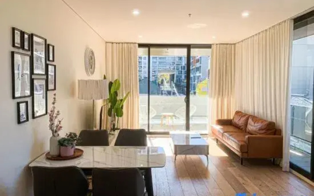 Stunning 2 Bedroom Apt at Waterloo