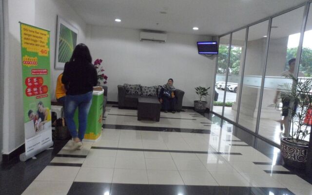 Apartment Kalibata City By Luxury Pro