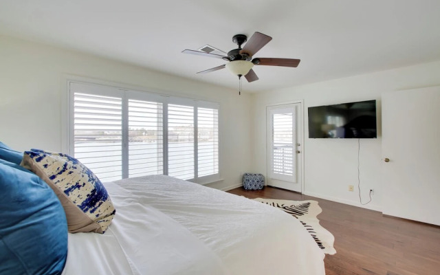 Million-dollar Views: Condo on Lake Hamilton!