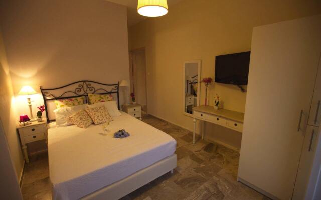 Niriides Luxury Studios