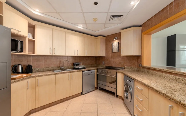 Palm Living 2BR Maid w Pool Beach Access