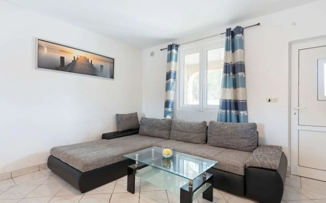 Quaint Apartment in Vir near Sea