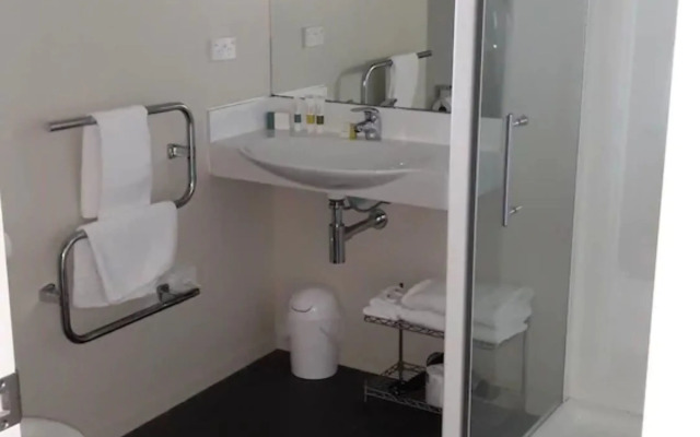 Curio Bay Salt House Motel