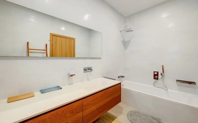 Superb Seafront Family Apartment