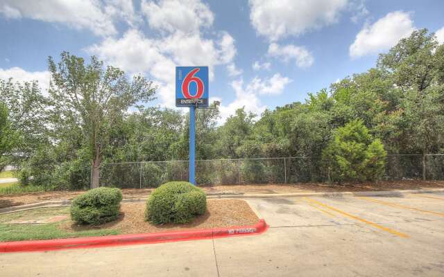 Motel 6 San Antonio, TX - Fiesta