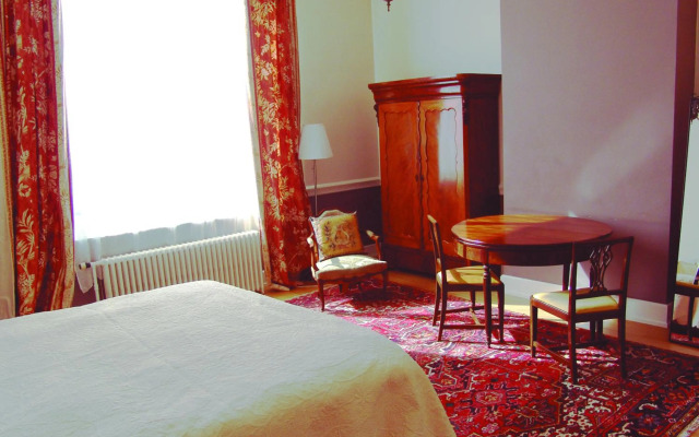 Louise Chatelain suites