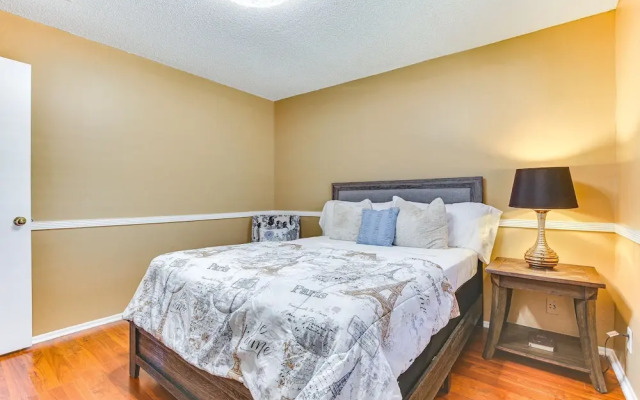 Near Beaches: Pet-friendly Sunrise Escape w/ Patio