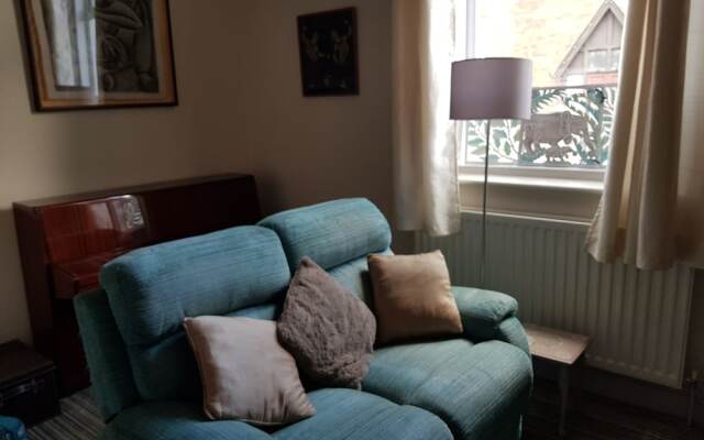 Lingdale 4 Bedroom House & Trundlebed Option