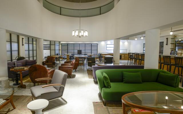 Lily & Bloom Hotel