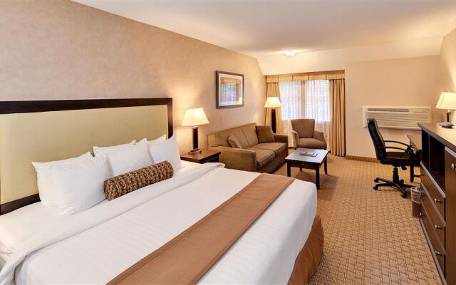 Best Western Plus Emerald Isle Hotel