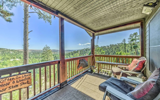 Cozy & Modern Ruidoso Cabin w/ Stellar Views!