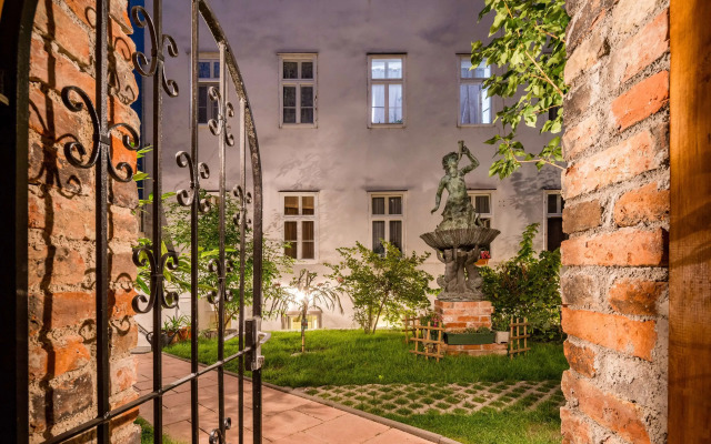 Best Western Plus Celebrity Suites