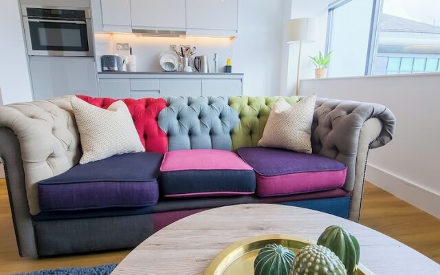 Captivating 1-bed Apartment in Slough With Kingbed