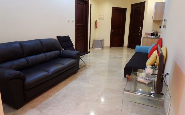 Homey The Bellezza Apartment