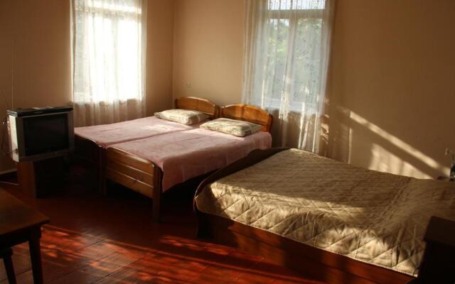 Achi Guest House