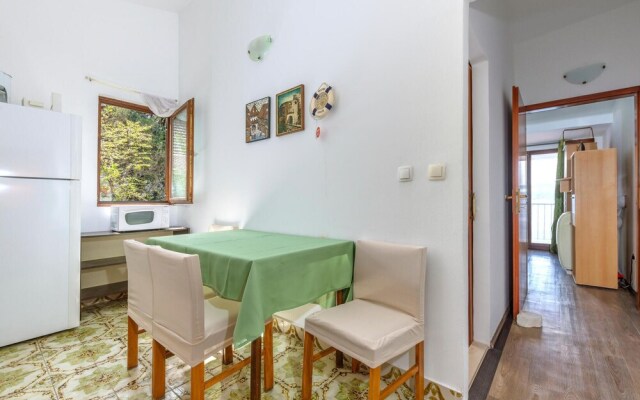 Amazing Apartment in Lokva Rogoznica With Wifi and 2 Bedrooms