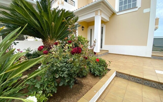 Pêra Amazing Villa With Pool by Homing