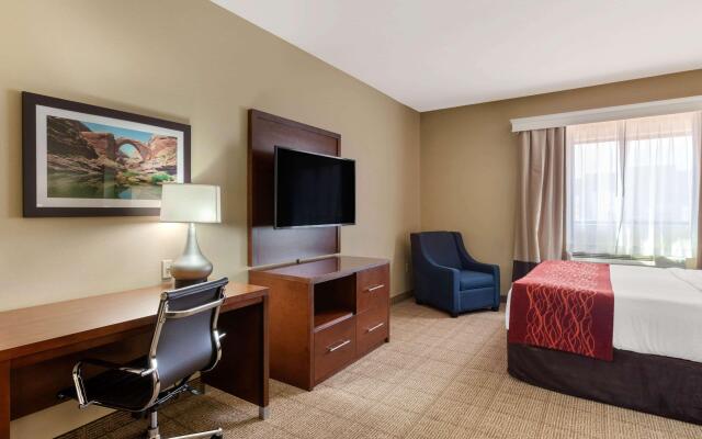 Comfort Inn & Suites Page at Lake Powell