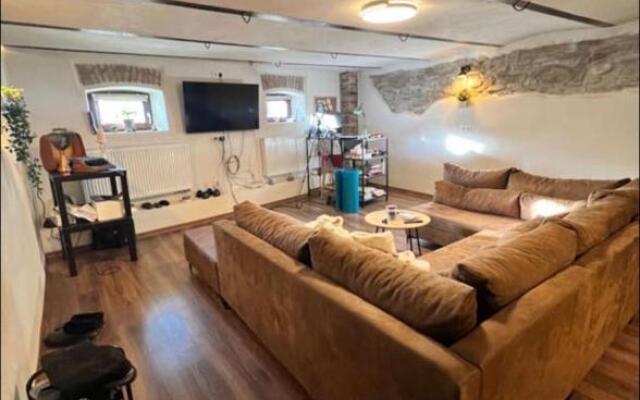 Cozy Contemporary Saxon Apartment