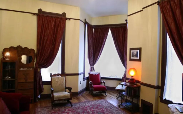 Martin & Mason Hotel