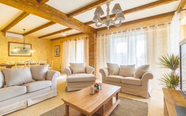 Luxury Villas Kras Ladies