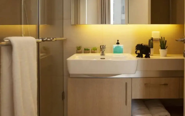 Comfy - 1BR Apt W Pool & Gym in Gemmayze