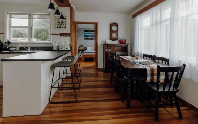 The Barefoot Bungalow - Opunake Beach