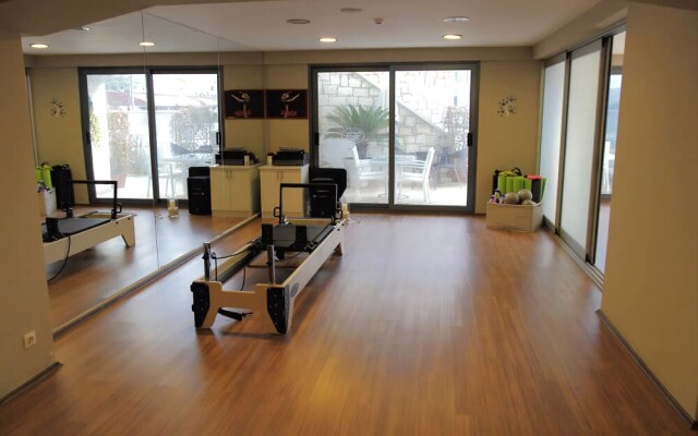 Kondo Suites & Residence