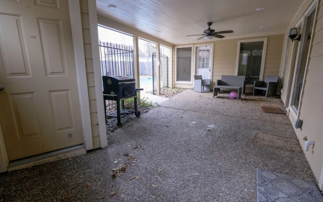 3Bdrm 2.5Bath 6Beds - Pool House