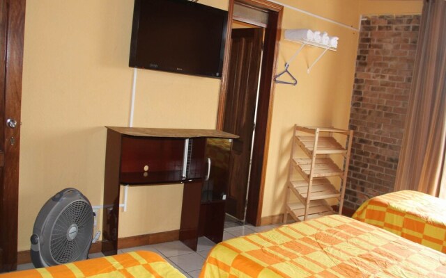 Euro Hostal - Hostel