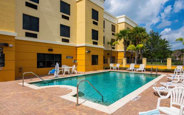 Comfort Suites Vero Beach I-95