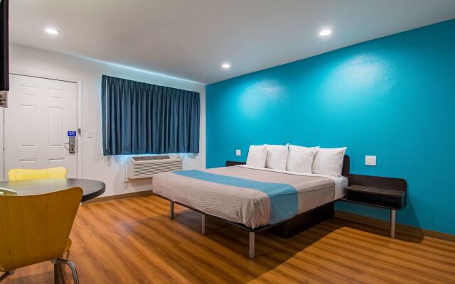 Motel 6 San Bernardino, CA - Downtown