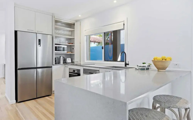 Mermaid Beachside Apartment - Direct Beach Access