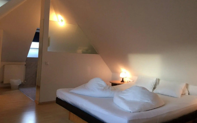 Binders Budget City Mountain Hotel