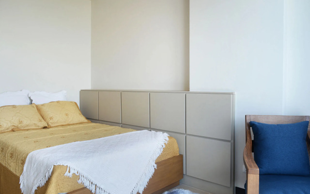 8 Newtown Blvd Apartments